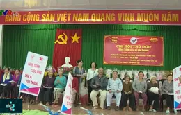 Trao quà cho người già neo đơn, học sinh khó khăn tại Cần Thơ