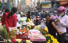 Nhộn nhịp thị trường đồ cúng ông Công ông Táo