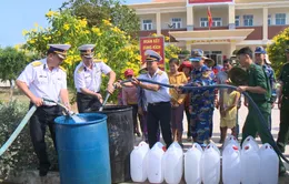 Trao tặng nước sạch cho bà con vùng ngập mặn Bến Tre