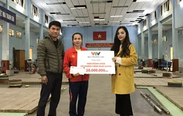 Quỹ Tấm lòng Việt trao tặng 20 triệu đồng cho Vương Thị Huyền - VĐV dành HCV SEA Games 30 môn cử tạ