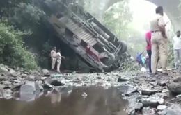 Xe khách lao xuống hẻm núi ở Ấn Độ, nhiều người thiệt mạng