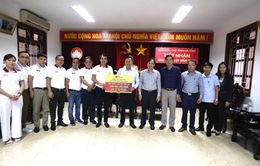 BTC Giải xe đạp VTV Cúp Tôn Hoa Sen 2020 trao ủng hộ cho tỉnh Hà Tĩnh