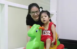 Câu chuyện của người mẹ nghị lực với nỗi đau có con bị bại não