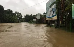 Miền Trung căng mình chống lũ