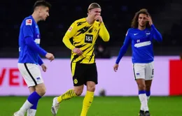 Hertha Berlin 2-5 Dortmund: Haaland lập poker, Moukoko đi vào lịch sử
