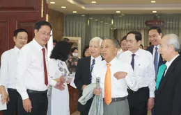 Mặt trận của nhân dân đoàn kết chặt chẽ và rộng rãi là một lực lượng tất thắng