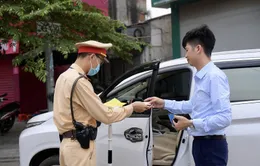 304 trường hợp đầu tiên nhận “phạt nguội” do dừng đỗ xe sai quy định trên phố Hà Nội