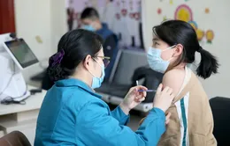 Nhiều người Trung Quốc sẵn sàng chi tiền để về nước tiêm vaccine