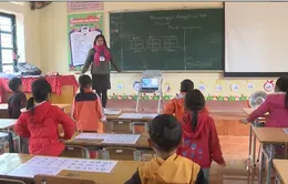 Thầy cô giáo chung tay chống rét cho học sinh vùng cao
