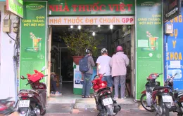 Khẩu trang miễn phí và tình người giữa mùa dịch