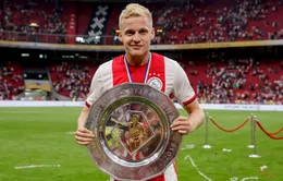 HLV Ajax "dằn mặt" Real, Man Utd trong vụ Donny van de Beek