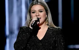 Kelly Clarkson xác nhận trở lại làm dẫn chương trình lễ trao giải Billboard