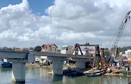 Tìm nguyên nhân sự cố sập dầm cầu An Phú, Quảng Ngãi