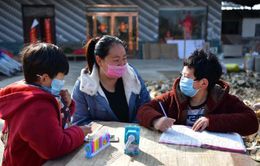 Trung Quốc: Trường học nghỉ dài vì dịch Corona, phụ huynh đau đầu chuyện trông trẻ