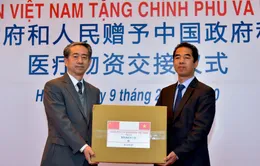 Việt Nam trao tặng trang thiết bị, vật tư, y tế cho Trung Quốc