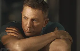 Tạm biệt vai James Bond, Daniel Craig đi xem phim một mình