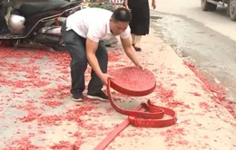 Hà Nội: Ngang nhiên đốt pháo tại đám cưới
