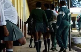 Sierra Leone bãi bỏ lệnh cấm nữ sinh mang thai được đi học