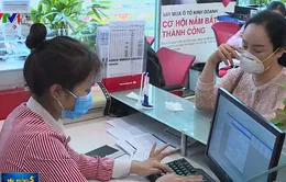 Nhiều ngân hàng giảm phí thanh toán ngoại tệ cho doanh nghiệp