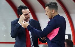 Unai Emery: "Ozil nên tự nhìn lại bản thân mình"