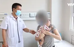 Uống thuốc không rõ nguồn gốc, bé 4 tháng tuổi co giật, tay co quắp