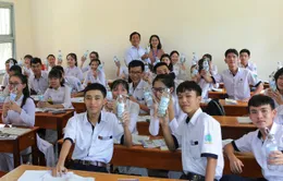 Đại học Kiên Giang tặng quà “bảo vệ môi trường” cho học sinh Phú Quốc