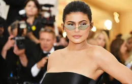 Bị tước danh “tỷ phú tự thân trẻ nhất thế giới”, Kylie Jenner phản bác