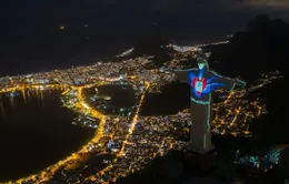 Tượng Chúa cứu thế ở Brazil được đeo khẩu trang