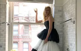 "Người đàn bà đẹp" Julia Roberts mặc váy lộng lẫy và... ngồi nhà dự Met Gala 2020