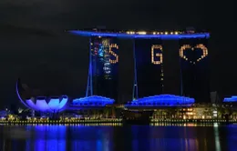 Singapore thắp sáng hơn 30 điểm du lịch nổi tiếng tri ân "những người hùng COVID-19"