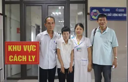 Đoàn tụ với người em gái thất lạc 24 năm tại... khu cách ly COVID-19