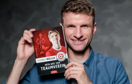 Thomas Muller giới thiệu sách về bóng đá