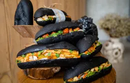 Phát sốt với bánh mì "bóng đêm" tại Quảng Ninh