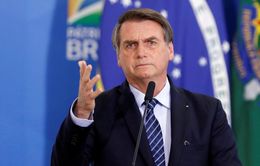 Tổng thống Brazil tháo khẩu trang trò chuyện dù mắc COVID-19