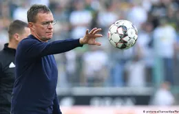 "Giáo sư" Ralf Rangnick và bài thuyết trình điên rồ thay đổi tư duy bóng đá thế giới