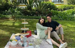 Hương Giang khoe ảnh hạnh phúc bên CEO người Singapore