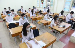 Phát khẩu trang y tế ở điểm thi tốt nghiệp THPT cho thí sinh nghi vấn gian lận