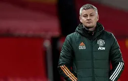 Không có chuyện sa thải, Ole Gunnar Solskjaer vẫn là HLV trưởng của Man Utd