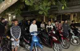 Vây bắt 15 quái xế tuổi teen "nẹt pô" xe, rú ga ầm ĩ, đuổi nhau trên đường