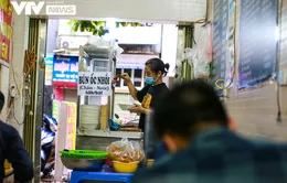 Người Hà Nội hồ hởi trở lại với thói quen cũ