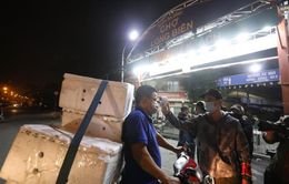 Tiểu thương vui mừng khi chợ Long Biên mở cửa trở lại
