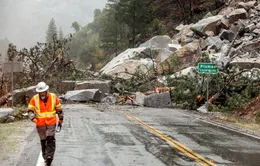 Mưa bão lớn đổ xuống California, gây sạt lở, ngập lụt trên diện rộng