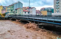 Mưa lớn kỷ lục chỉ trong nửa ngày tại Italy gây lũ lụt và lở đất