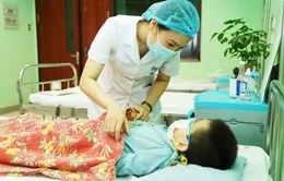 Đừng để con mặc cảm vì dị tật lỗ tiểu thấp