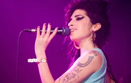 Đấu giá kỷ vật của Amy Winehouse, thu về 4 triệu USD