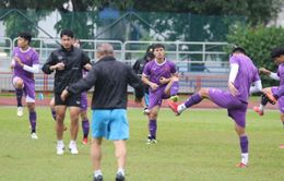 ĐT Việt Nam dầm mưa tập luyện, tập trung cao độ cho trận đấu với Malaysia