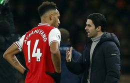 HLV Arteta nói gì sau khi tước băng đội trưởng của Aubameyang