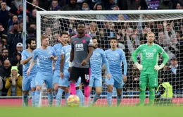 Thắng ấn tượng Leicester trong cơn mưa bàn thắng, Man City củng cố ngôi đầu Ngoại hạng Anh