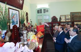 Thủ tướng dâng hương tưởng nhớ các đồng chí nguyên lãnh đạo đã từ trần