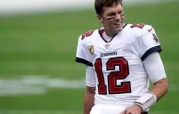 Tom Brady sẽ tiếp tục gắn bó với bóng bầu dục
